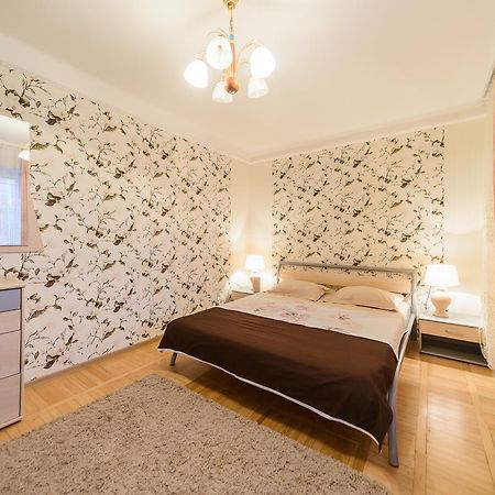 Apartment On Lesi Ukrainky Blvd Kiev Eksteriør billede