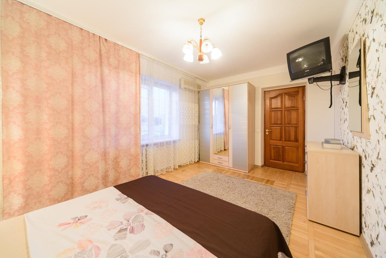 Apartment On Lesi Ukrainky Blvd Kiev Eksteriør billede